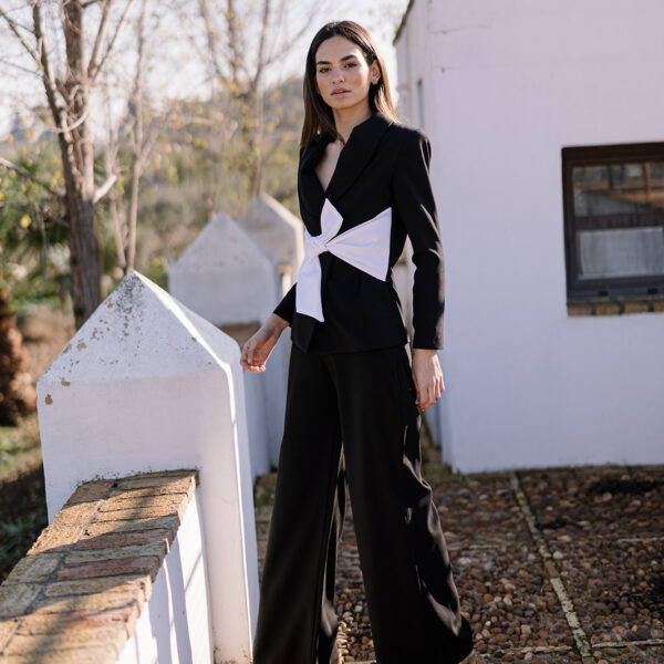 Chaqueta Victoria Blanco y Negro - Pantalón Gala Negro